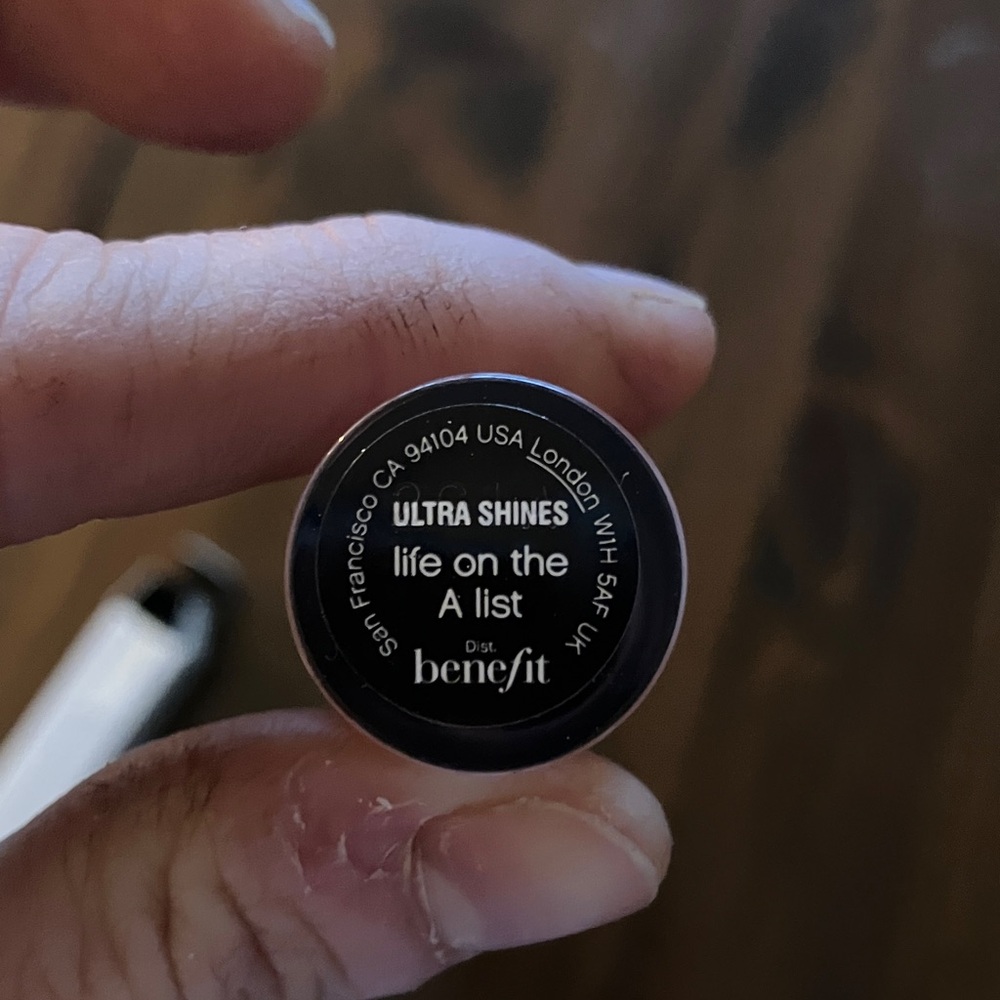NIB Benefit Ultra Shines Lip Shine in “life on the A list” - Picture 5 of 6